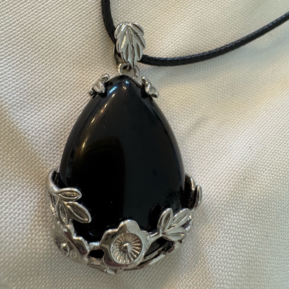 Obsidian necklace tear drop shape on silver tone floral stone holder 1.75” new
